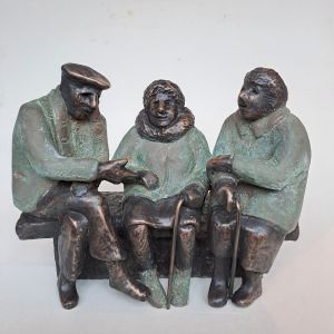 "Zo zit dat".  Keramiek met bronscoating. 25 x 20 x 12 cm.  Prijs op aanvraag